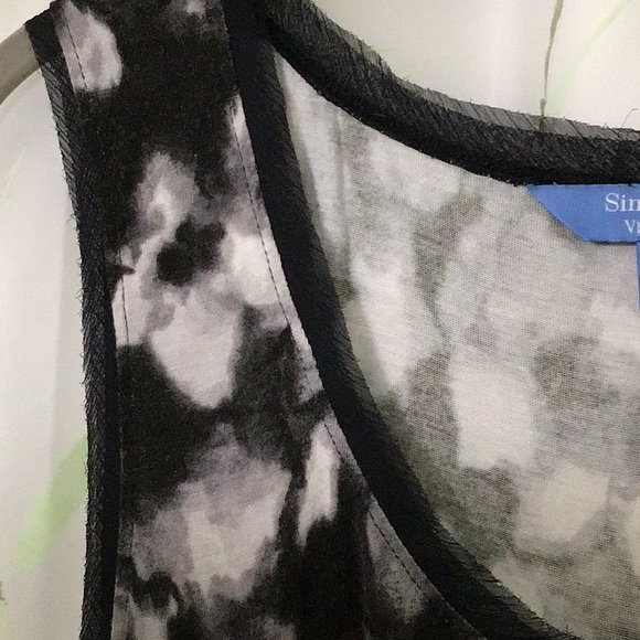 SALE Simply Vera Tunic Top Med.  Black&Gray  100% Rayon  31” long. Bundle & save - Picture 7 of 8